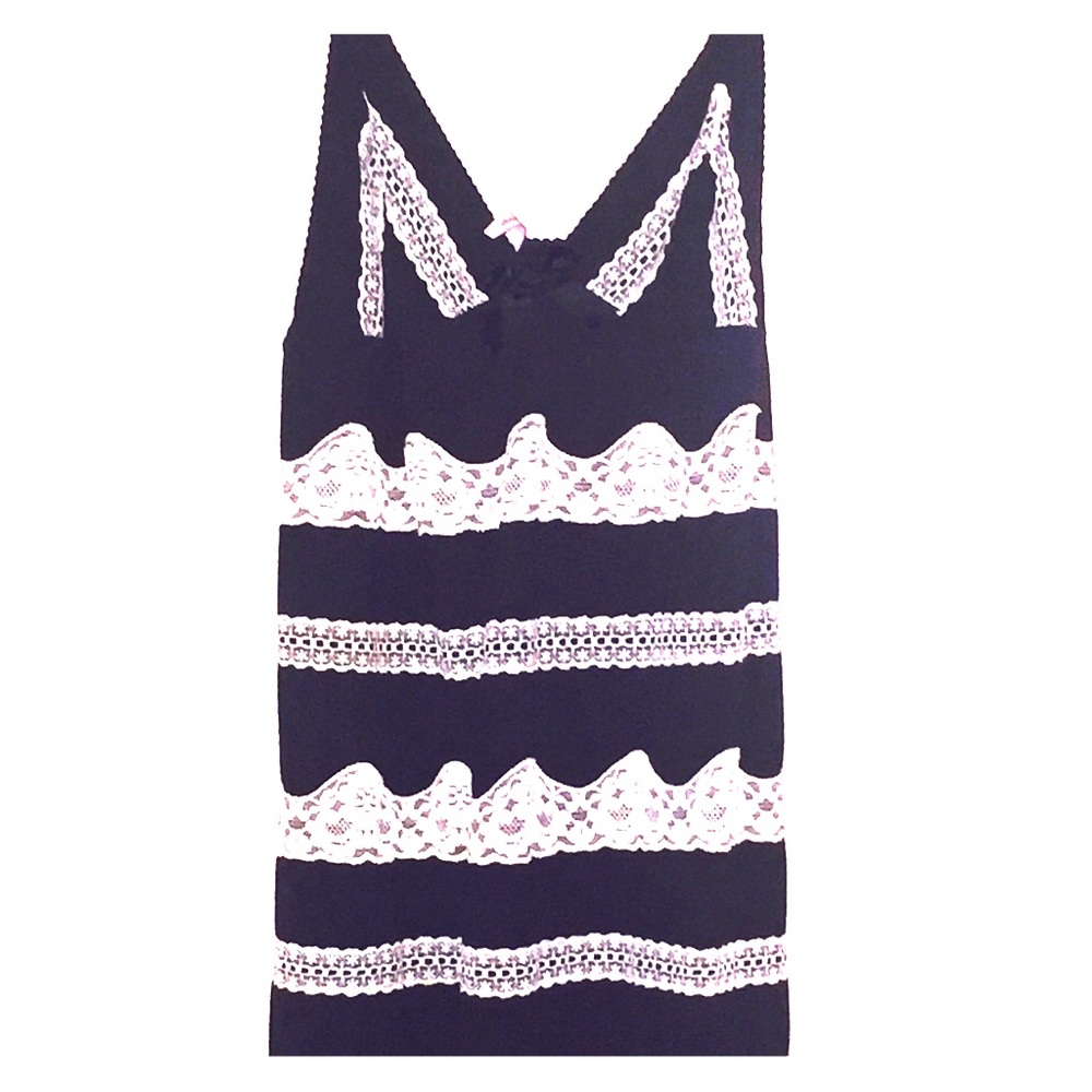 Victoria secret like new Black and white lace slip